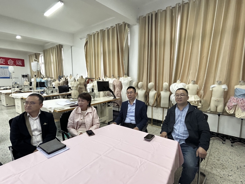 指导张集纺织服装部技能大赛团队备赛