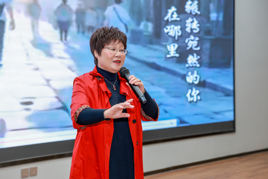 退休教师表演节目